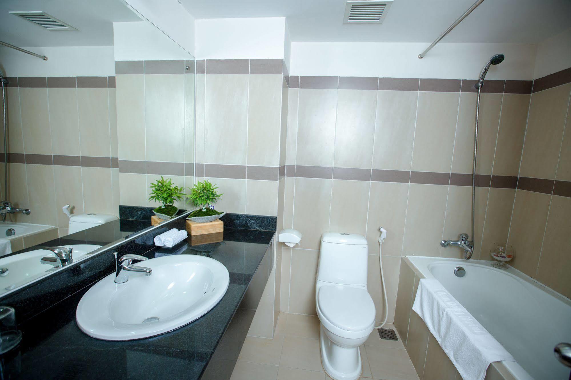 Vien Dong Hotel Нячанг Екстер'єр фото