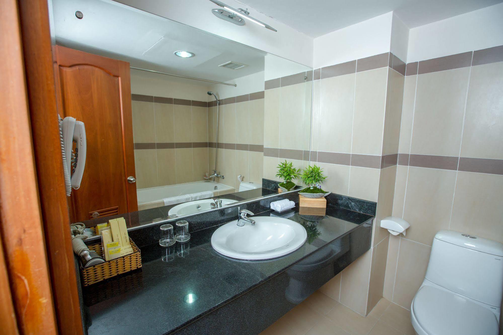 Vien Dong Hotel Нячанг Екстер'єр фото